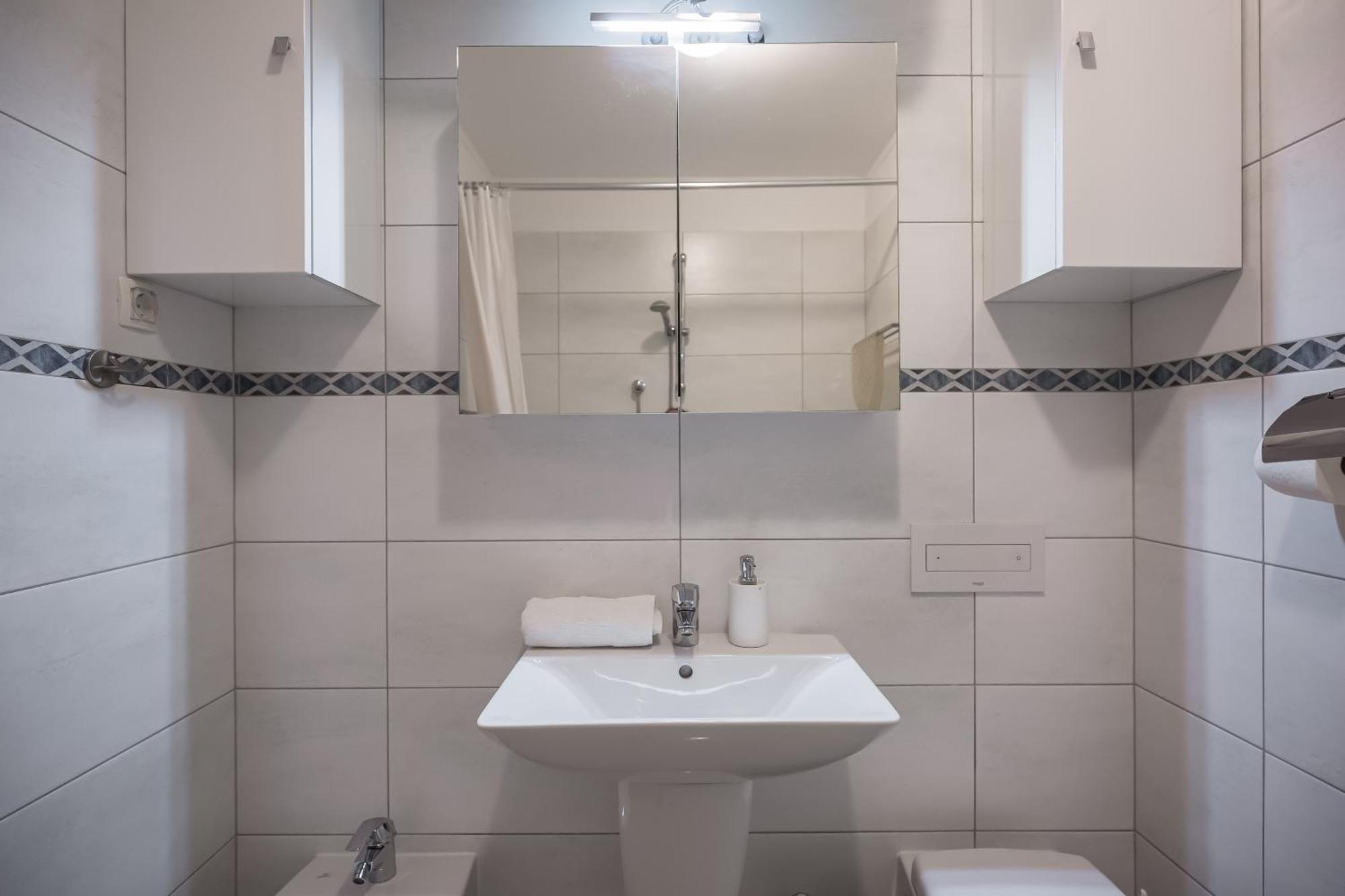 Ap 4+2 In One Of The Luxury Building In Apartament